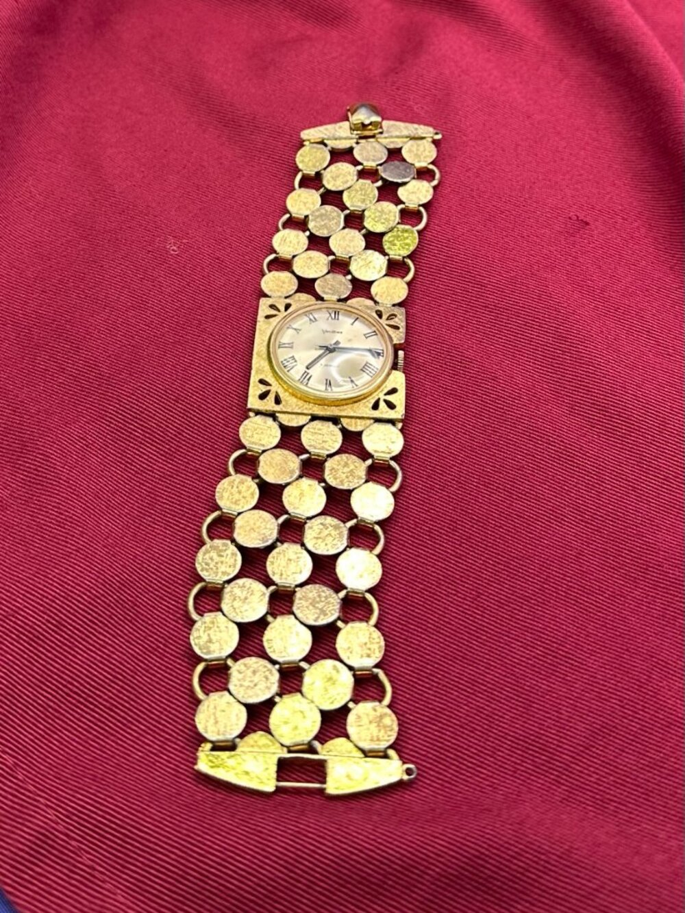 VTG Vendome Analog Watch 7-Jewel Wind-Up